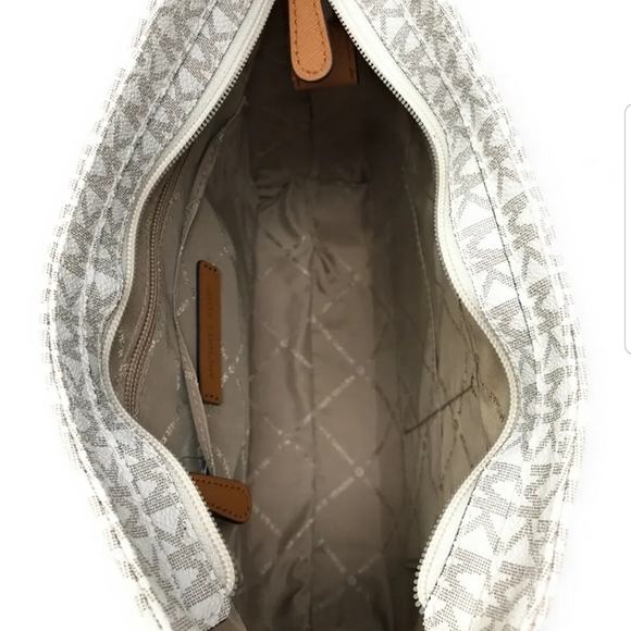 Michael Kors Vanilla Jet Set Large Messenger/Crossbody  bag - Picture 5 of 10